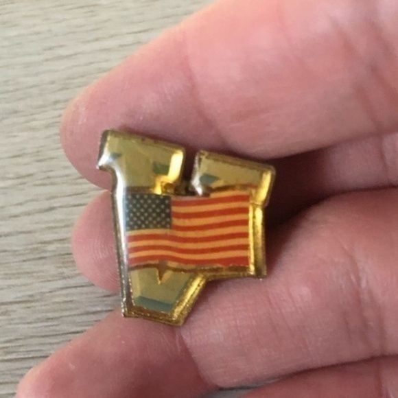 Vintage Letter V Pin - Picture 1 of 3